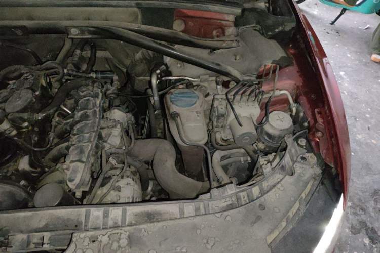 Used Audi Q5 2012 2.0TFSI Trendy Edition Engine Bay Left