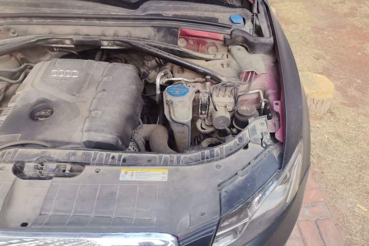 Used Audi Q5 2012 2.0TFSI Technology Model Engine Bay Left