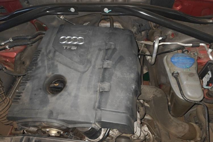Used Audi Q5 2012 2.0TFSI Comfort Version Engine Bay Left