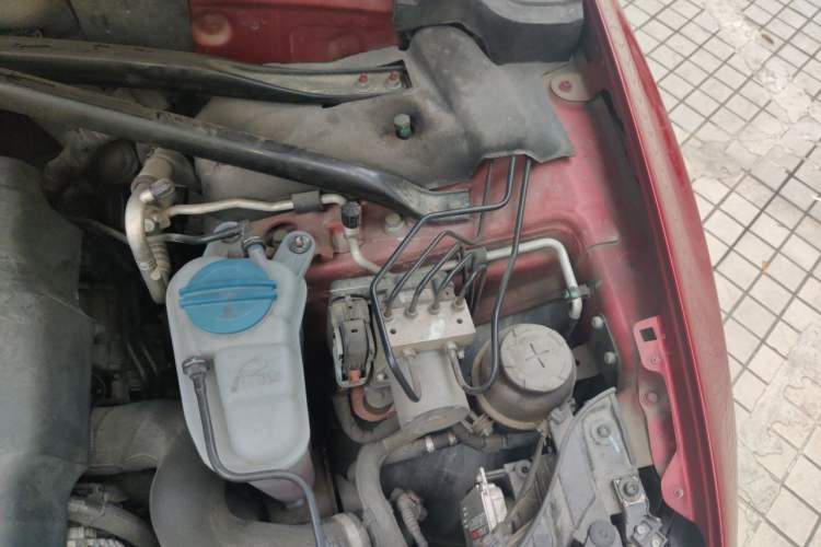 Used Audi Q5 2012 2.0TFSI Comfort Version Engine Bay Left