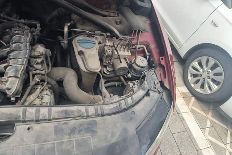 Used Audi Q5 2012 2.0TFSI Trendy Edition Engine Bay Left