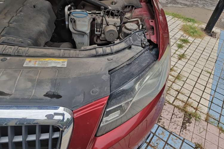 Used Audi Q5 2012 2.0TFSI Comfort Version Engine Bay Left