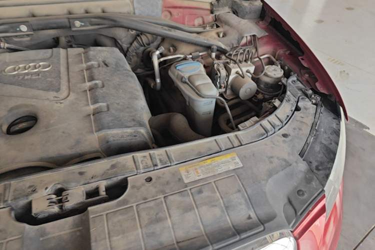 Used Audi Q5 2012 2.0TFSI Comfort Version Engine Bay Left