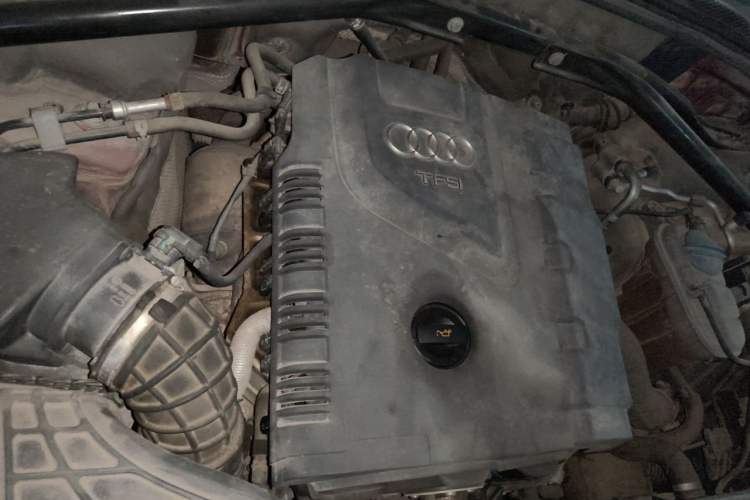 Used Audi Q5 2012 2.0TFSI Technology Model Engine Bay Right