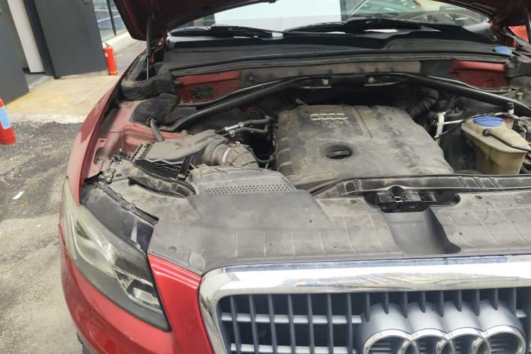 Used Audi Q5 2012 2.0TFSI Technology Model Engine Bay Right