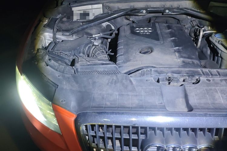 Used Audi Q5 2012 2.0TFSI Technology Model Engine Bay Right
