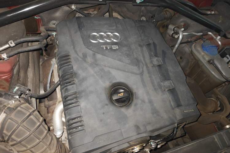 Used Audi Q5 2012 2.0TFSI Comfort Version Engine Bay Right