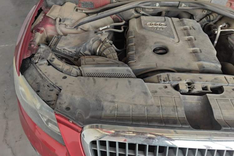 Used Audi Q5 2012 2.0TFSI Comfort Version Engine Bay Right