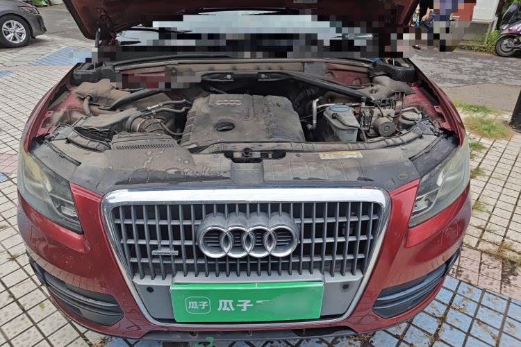 Used Audi Q5 2012 2.0TFSI Comfort Version Engine Bay