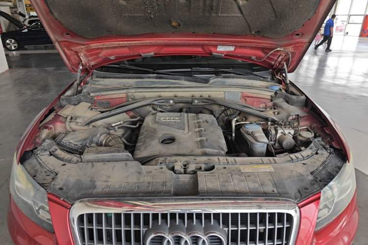 Used Audi Q5 2012 2.0TFSI Comfort Version Engine Bay