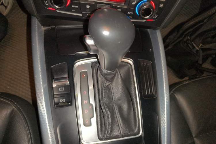 Used Audi Q5 2012 2.0TFSI Technology Model Gear Lever