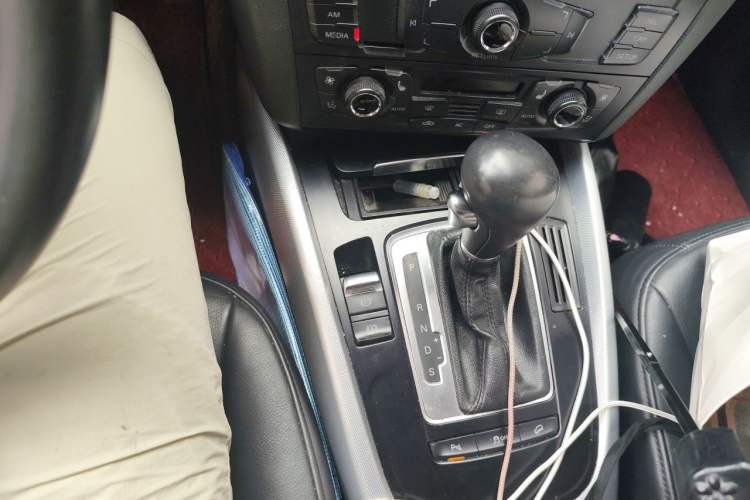 Used Audi Q5 2012 2.0TFSI Technology Model Gear Lever