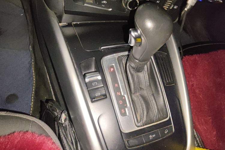 Used Audi Q5 2012 2.0TFSI Trendy Edition Gear Lever