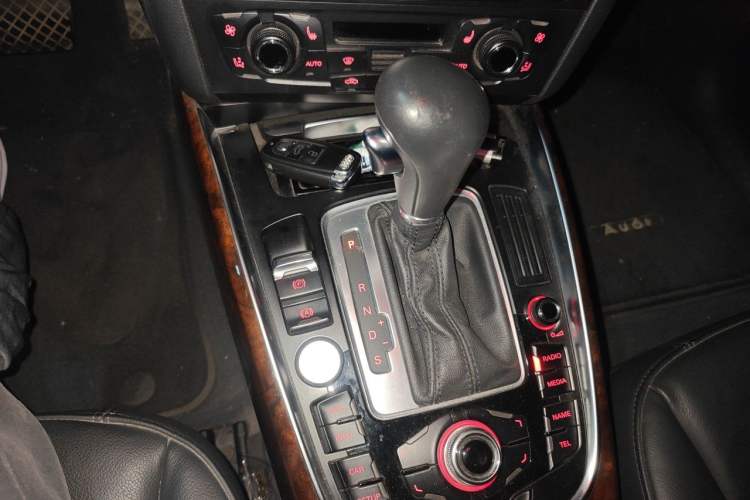 Used Audi Q5 2012 2.0TFSI Comfort Version Gear Lever