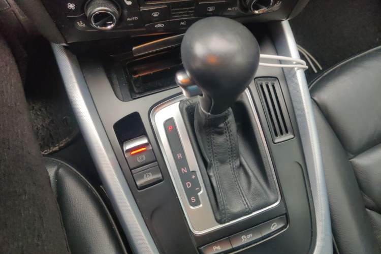 Used Audi Q5 2012 2.0TFSI Comfort Version Gear Lever