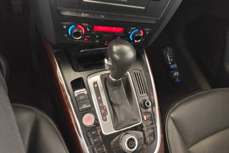 Used Audi Q5 2012 2.0TFSI Comfort Version Gear Lever