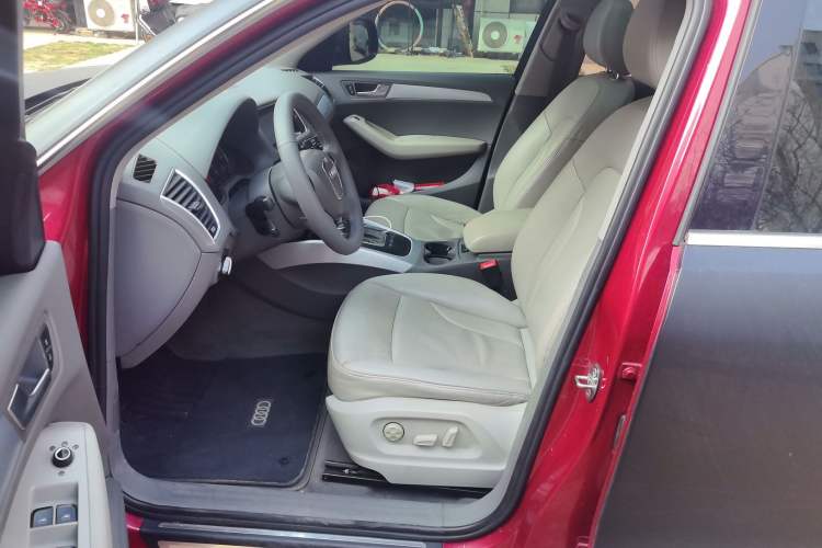 Used Audi Q5 2012 2.0TFSI Technology Model Left Front Seat