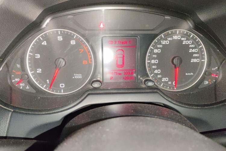 Used Audi Q5 2012 2.0TFSI Trendy Edition Odometer Close Up