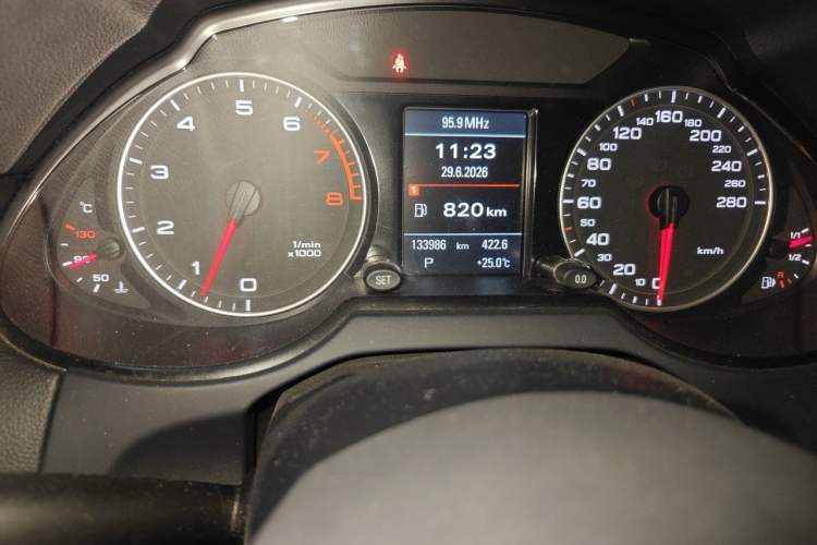 Used Audi Q5 2012 2.0TFSI Comfort Version Odometer Close Up