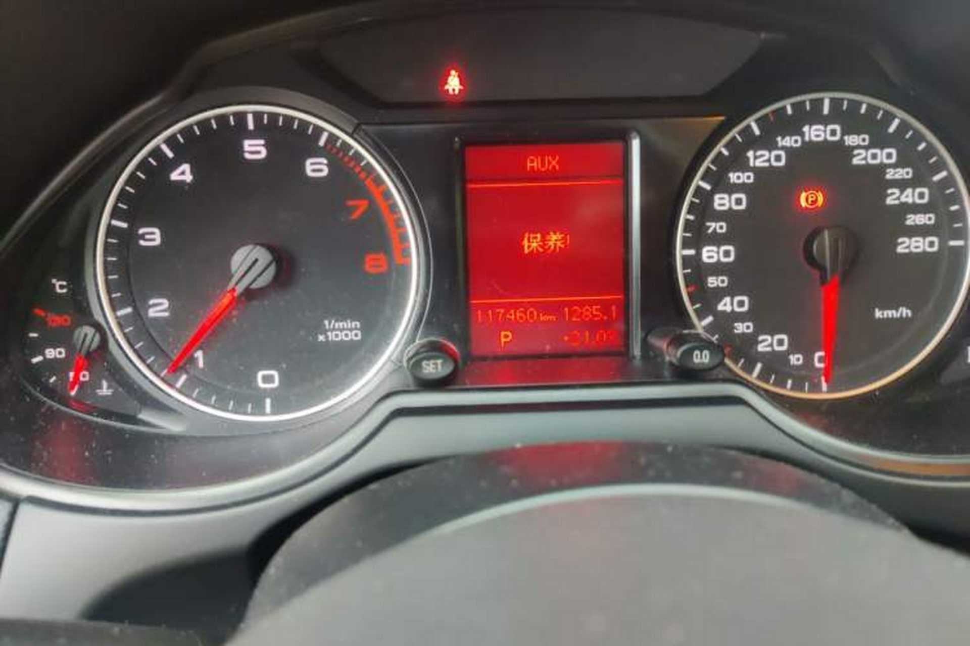 Used Audi Q5 2012 2.0TFSI Comfort Version Odometer Close Up