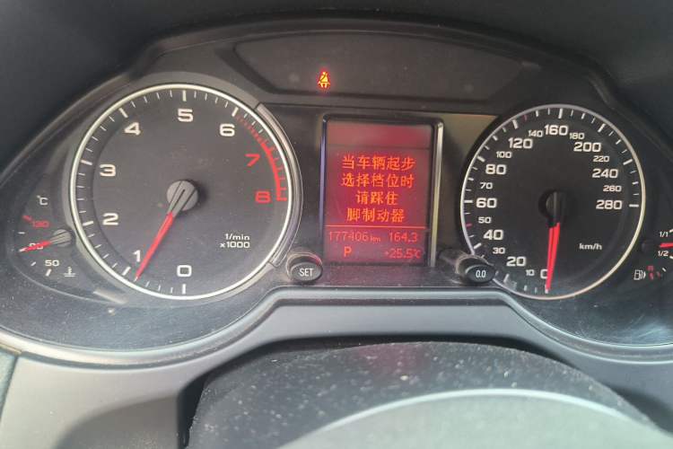 Used Audi Q5 2012 2.0TFSI Trendy Edition Odometer Close Up