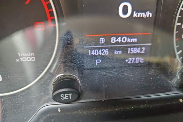 Used Audi Q5 2012 2.0TFSI Comfort Version Odometer Close Up