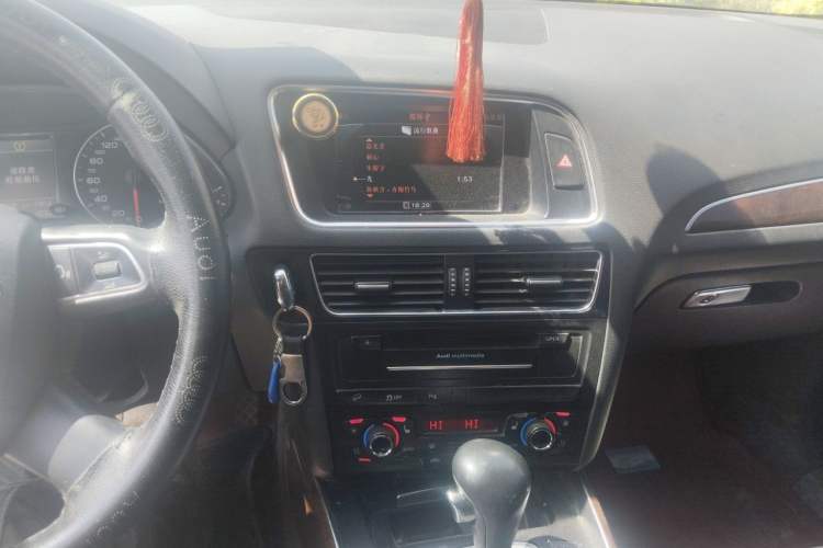 Used Audi Q5 2012 2.0TFSI Comfort Version Audio And AC Panel