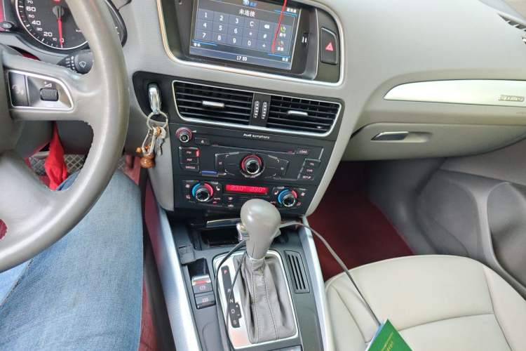 Used Audi Q5 2012 2.0TFSI Technology Model Audio And AC Panel