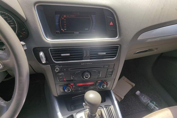 Used Audi Q5 2012 2.0TFSI Technology Model Audio And AC Panel