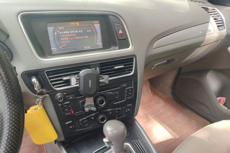 Used Audi Q5 2012 2.0TFSI Trendy Edition Audio And AC Panel