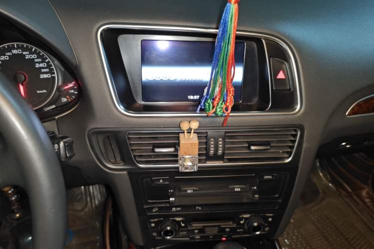 Used Audi Q5 2012 2.0TFSI Comfort Version Audio And AC Panel