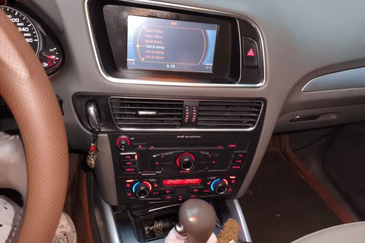 Used Audi Q5 2012 2.0TFSI Technology Model Audio And AC Panel