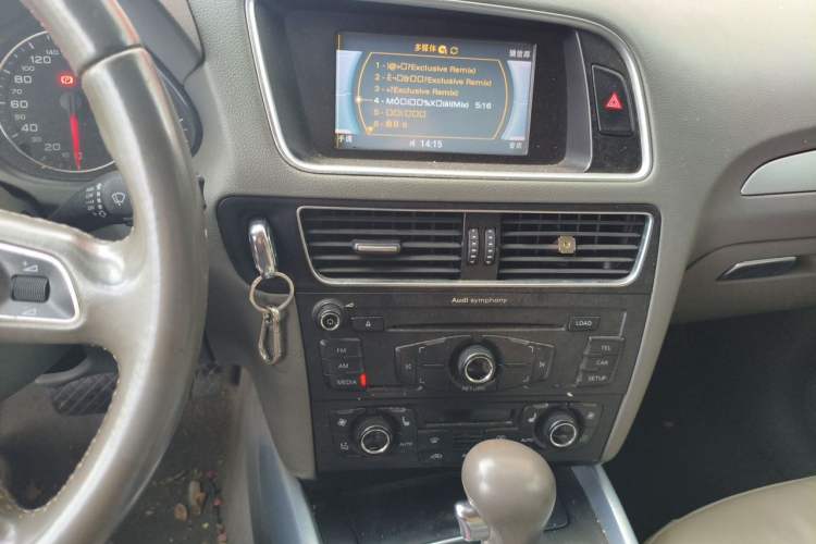 Used Audi Q5 2012 2.0TFSI Technology Model Audio And AC Panel