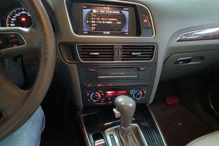 Used Audi Q5 2012 2.0TFSI Comfort Version Audio And AC Panel