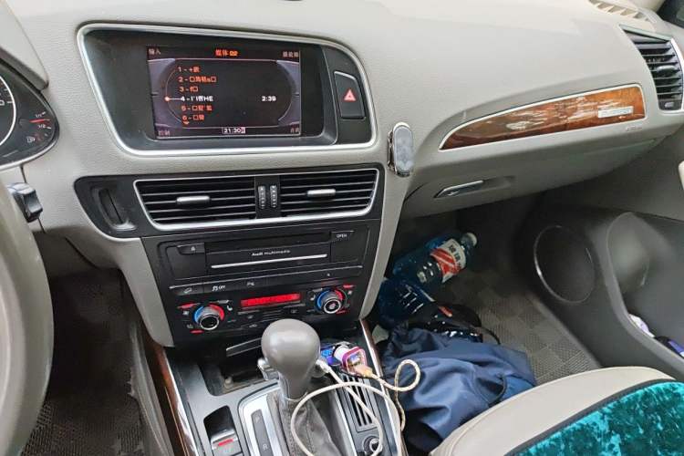 Used Audi Q5 2012 2.0TFSI Comfort Version Audio And AC Panel
