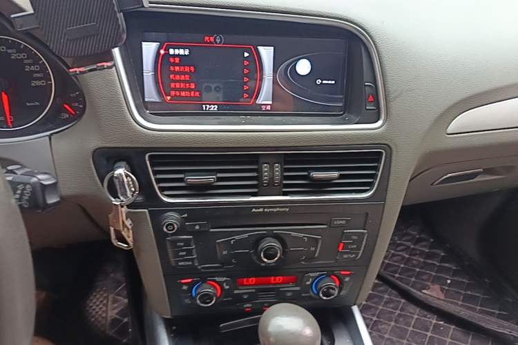 Used Audi Q5 2012 2.0TFSI Technology Model Audio And AC Panel
