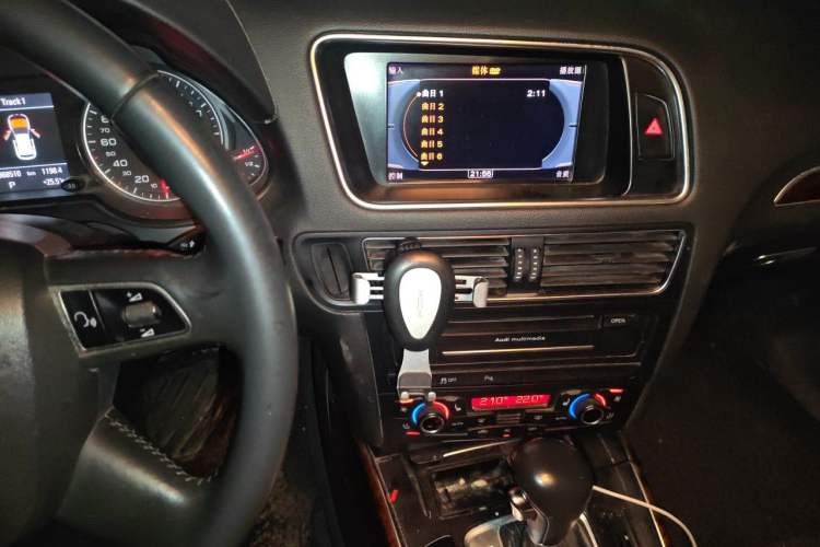 Used Audi Q5 2012 2.0TFSI Comfort Version Audio And AC Panel