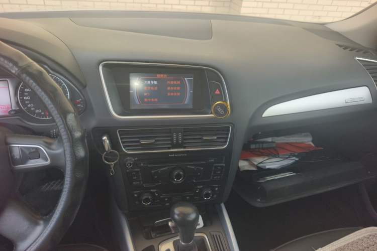 Used Audi Q5 2012 2.0TFSI Technology Model Audio And AC Panel