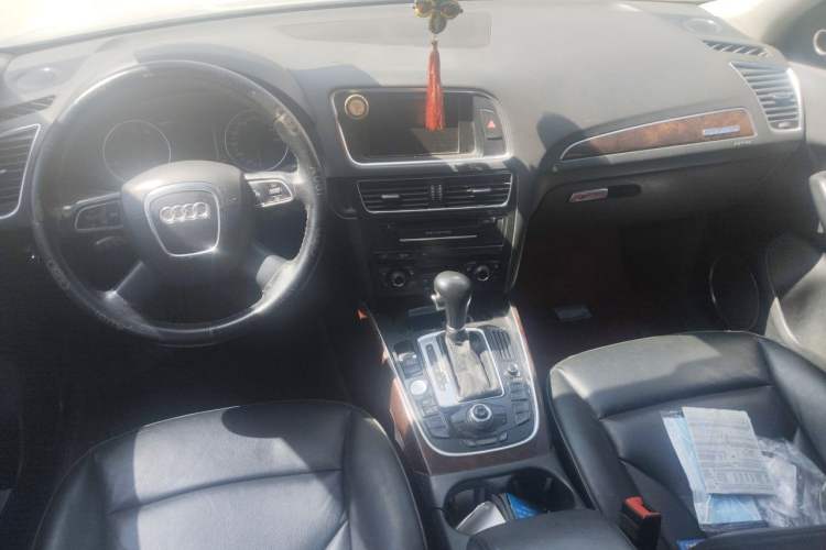 Used Audi Q5 2012 2.0TFSI Comfort Version Center Console