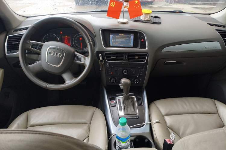 Used Audi Q5 2012 2.0TFSI Technology Model Center Console
