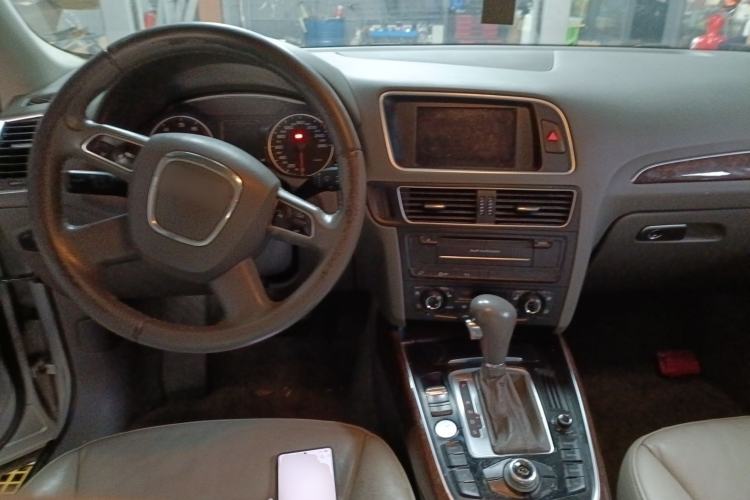 Used Audi Q5 2012 2.0TFSI Comfort Version Center Console