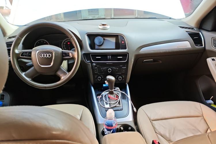 Used Audi Q5 2012 2.0TFSI Technology Model Center Console
