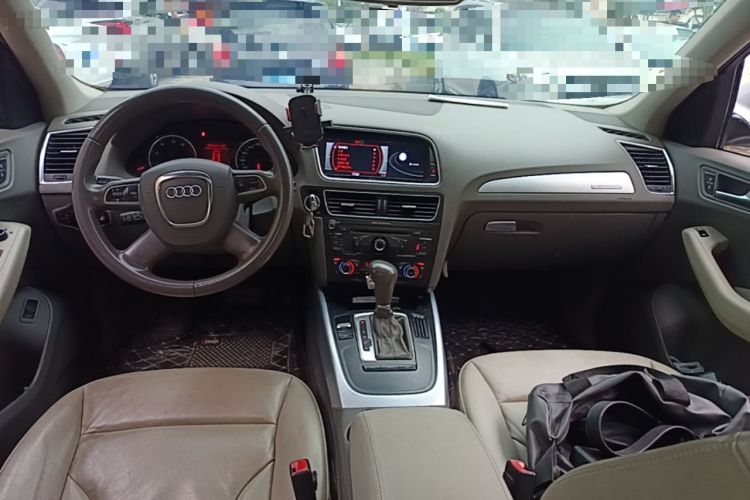 Used Audi Q5 2012 2.0TFSI Technology Model Center Console