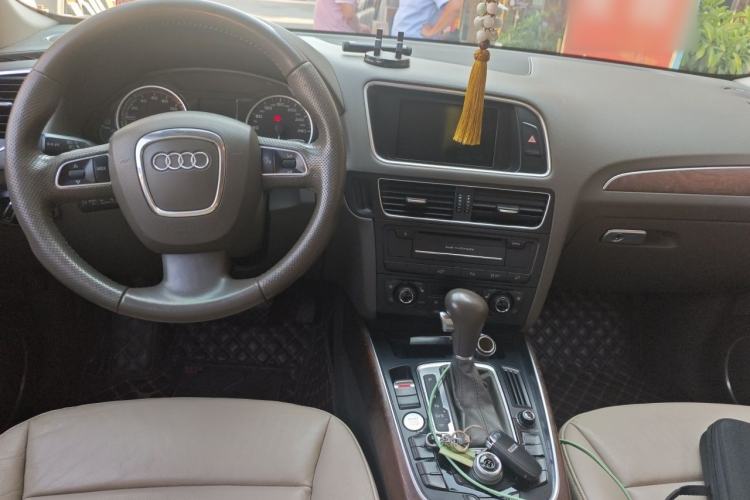 Used Audi Q5 2012 2.0TFSI hybrid Center Console