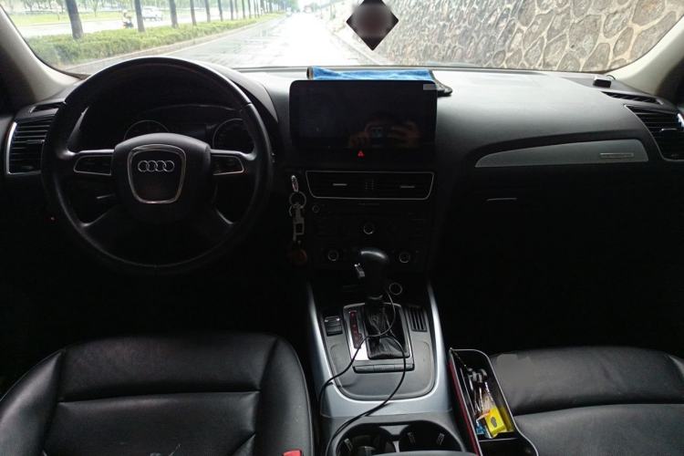 Used Audi Q5 2012 2.0TFSI Technology Model Center Console
