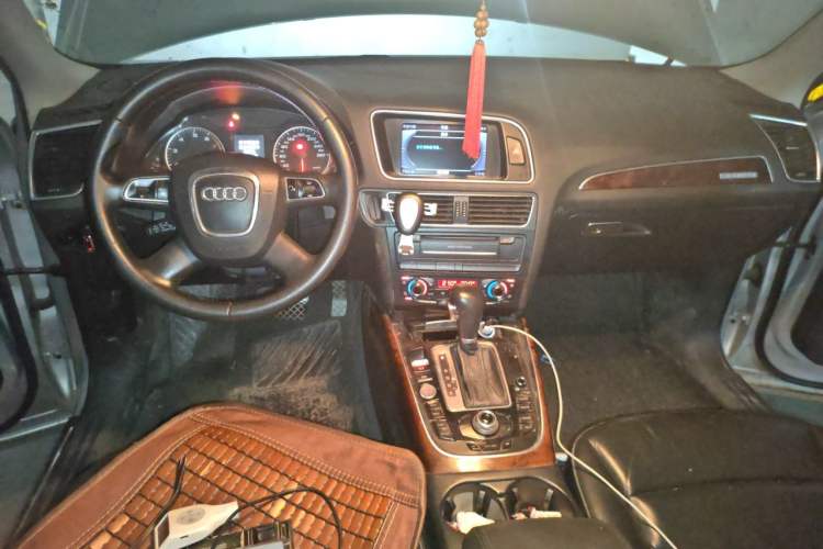 Used Audi Q5 2012 2.0TFSI Comfort Version Center Console