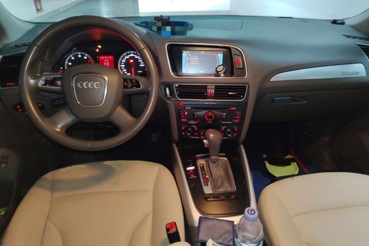 Used Audi Q5 2012 2.0TFSI Technology Model Center Console