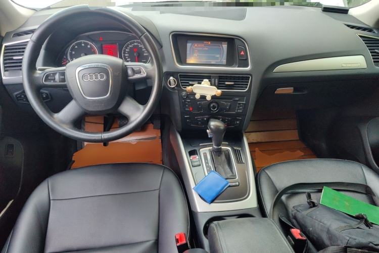 Used Audi Q5 2012 2.0TFSI Trendy Edition Center Console