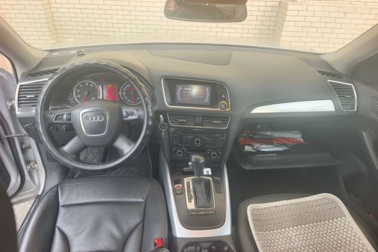 Used Audi Q5 2012 2.0TFSI Technology Model Center Console