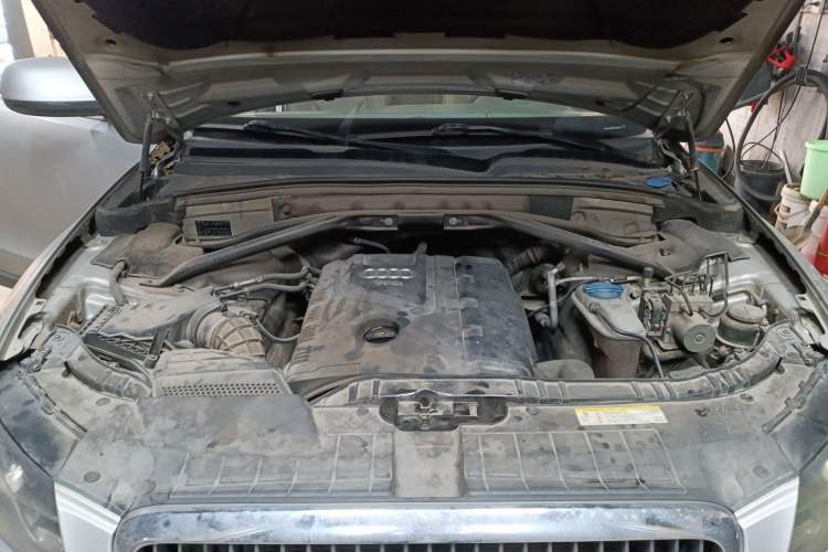 Used Audi Q5 2012 2.0TFSI Comfort Version Engine Bay